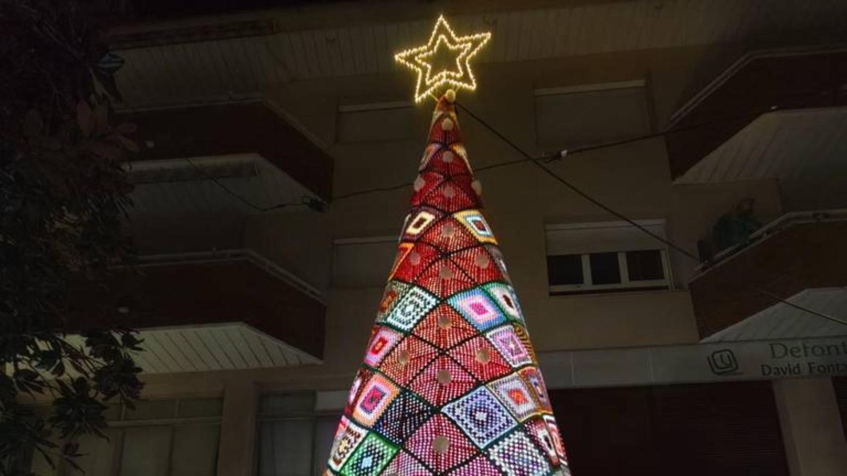 El árbol de Navidad artesanal más grande de Cataluña
