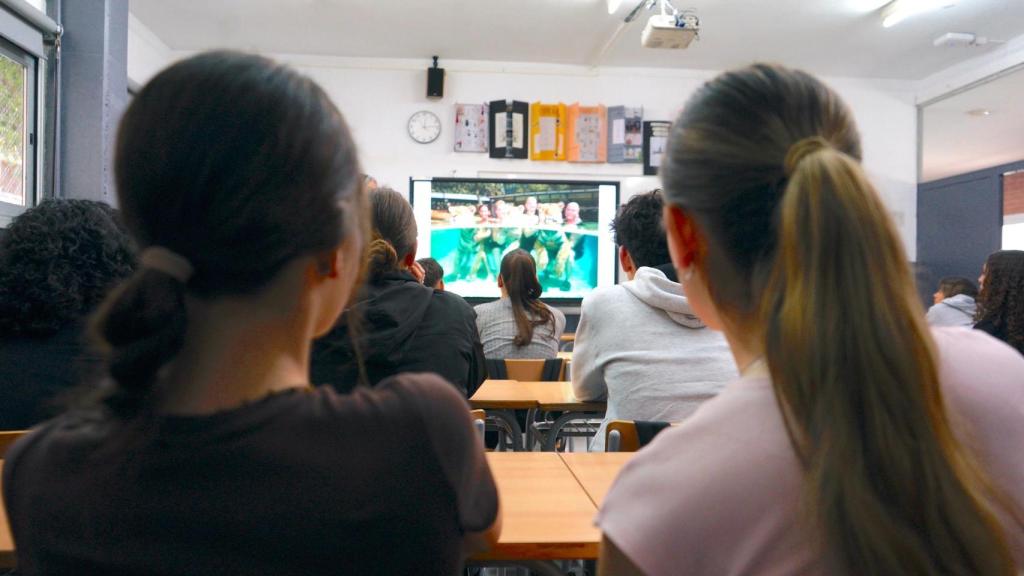 Según el informe, los adolescentes son grandes consumidores de imágenes y tienden a desconfiar de aquellas externas a su círculo de influencia