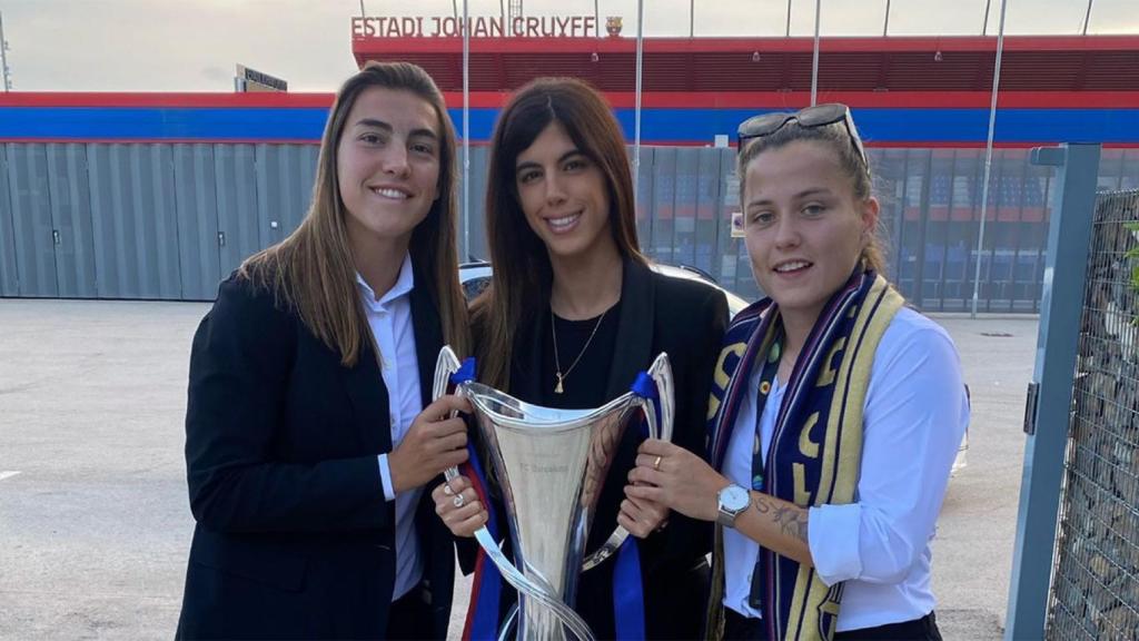 La agente Carlota Planas, junto a Patri Guijarro y Claudia Pina