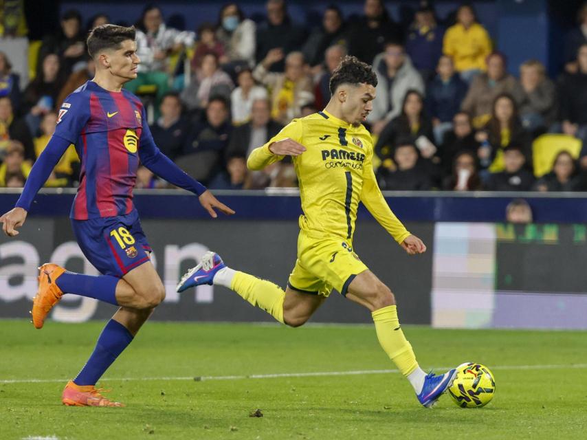 Gerard Martín persegueix Georges Mikautadze al Vila-real-Barça