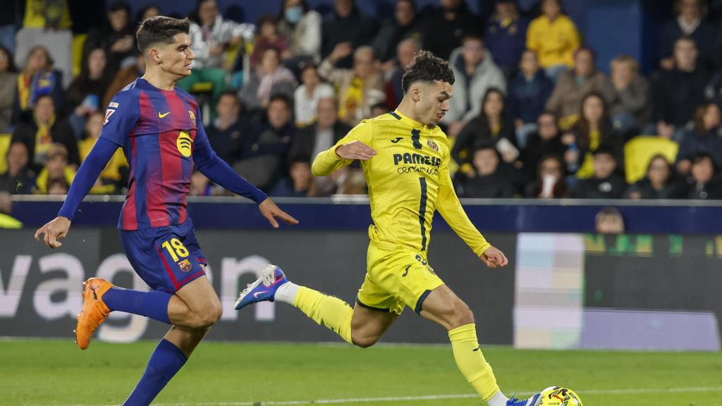 Gerard Martín persegueix Georges Mikautadze al Vila-real-Barça