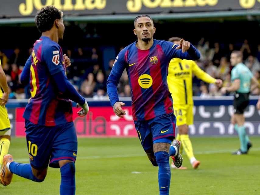 Raphinha celebra su gol en el Villarreal-Barça