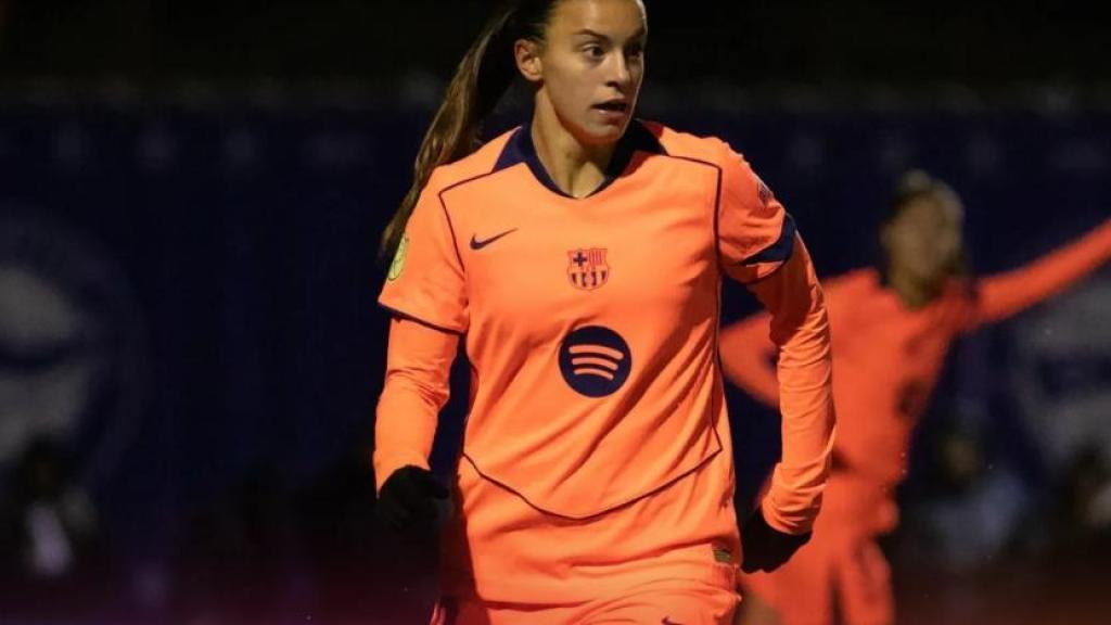 Clara Serrajordi controla la pilota a l'Alavés Gloriosas-Barça Femení de Copa de la Reina