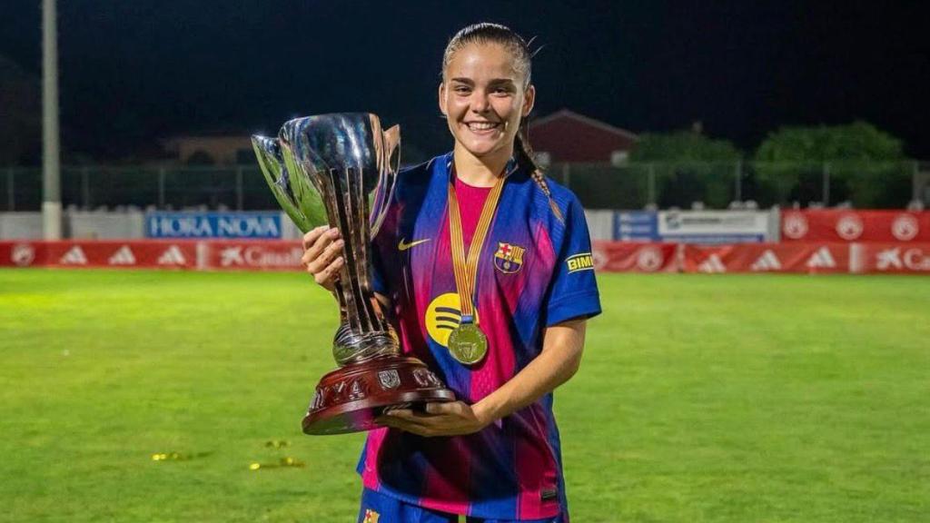 Natalia Escot aixeca la Copa Catalunya amb el Barça Femení
