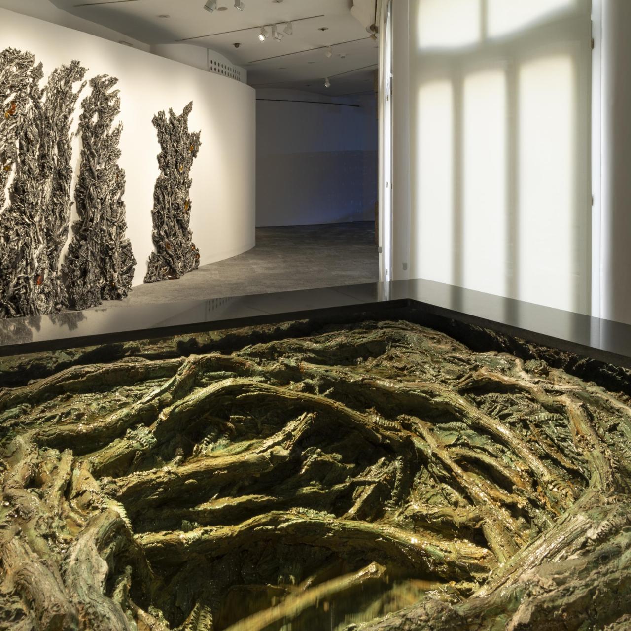 ‘Pozo III (Variación III)’, (2011) y ‘Entwined’ (2022).