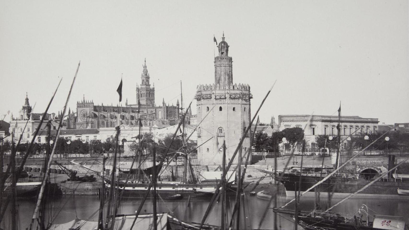 La Torre del Oro y la Catedral de Sevilla (1862), fotografía que se incluyó en el ‘Álbum Monumental’ de Charles Clifford.