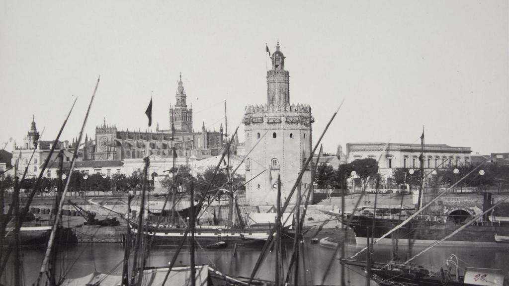 La Torre del Oro y la Catedral de Sevilla (1862), fotografía que se incluyó en el ‘Álbum Monumental’ de Charles Clifford.