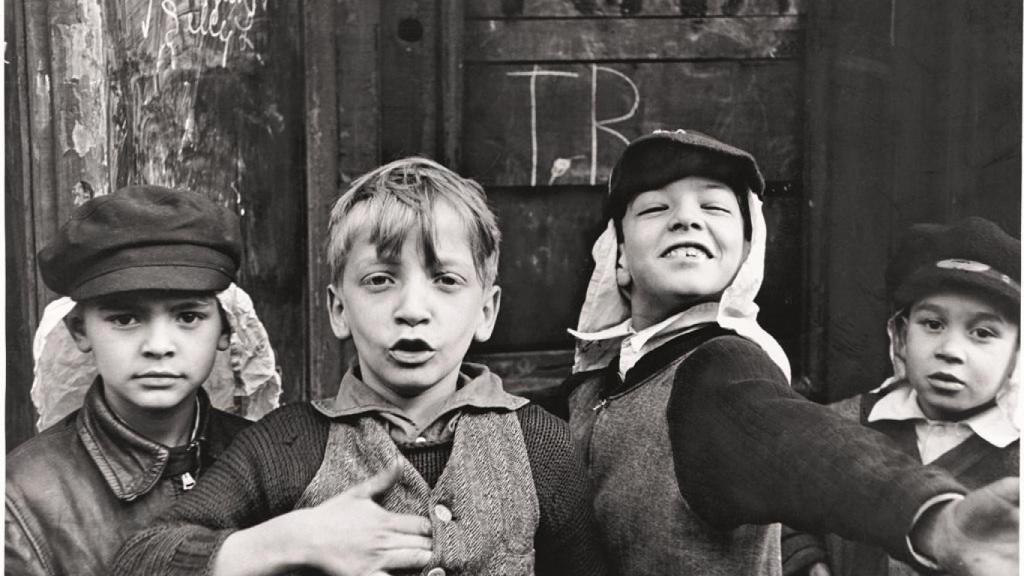 ‘New York, c.1940’, de Helen Levitt.