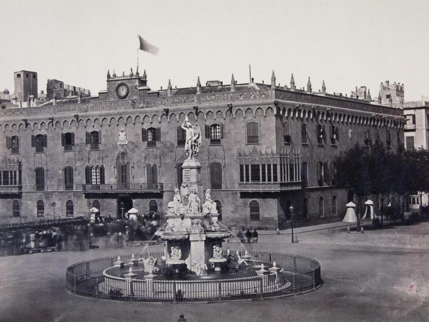 Fotografia del palau dels Virreis de Barcelona (1860), pertanyent a l’‘Àlbum Monumental’ de Charles Clifford.