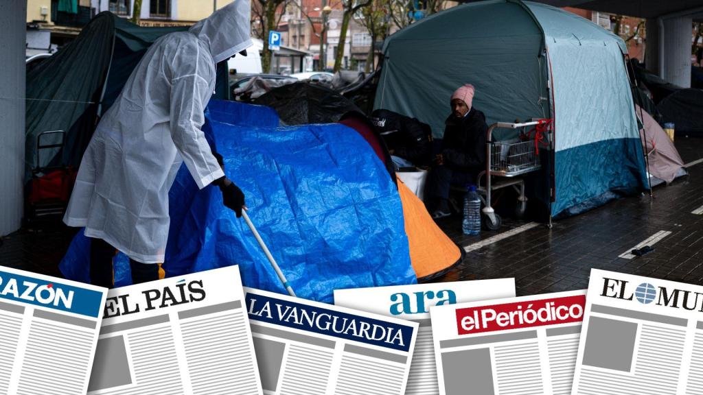 Varios desalojados del B9 se refugian de la lluvia