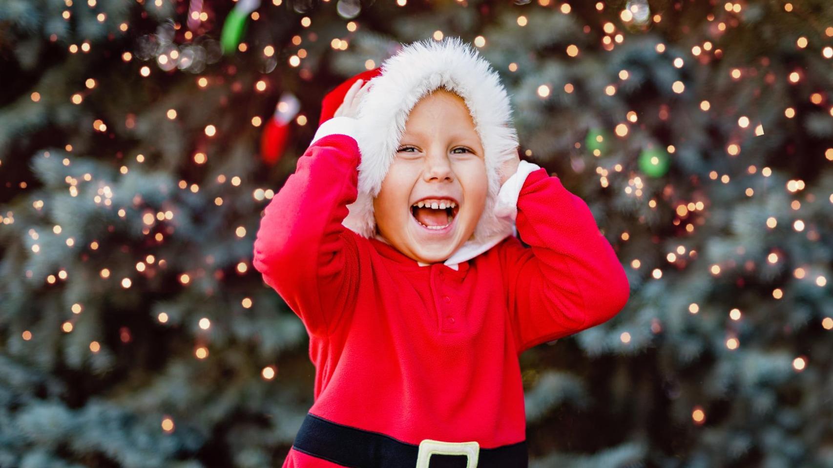 Niño vestido de Papá Noel