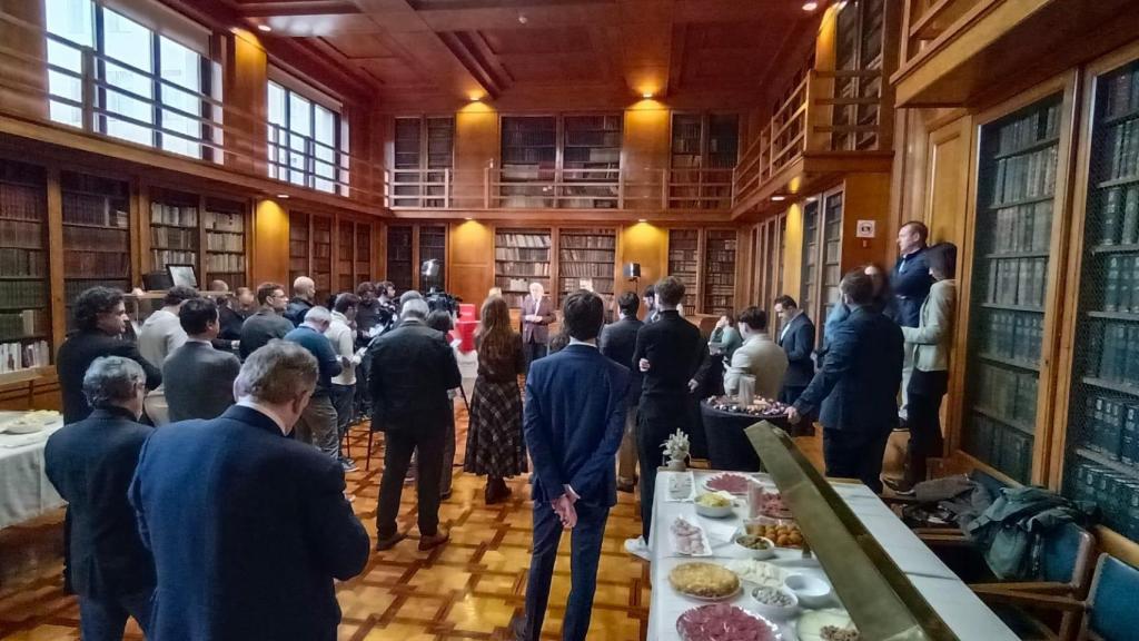 Imagen del encuentro navideño de Foment con la prensa