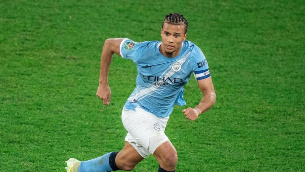 Nathan Aké con el Manchester City