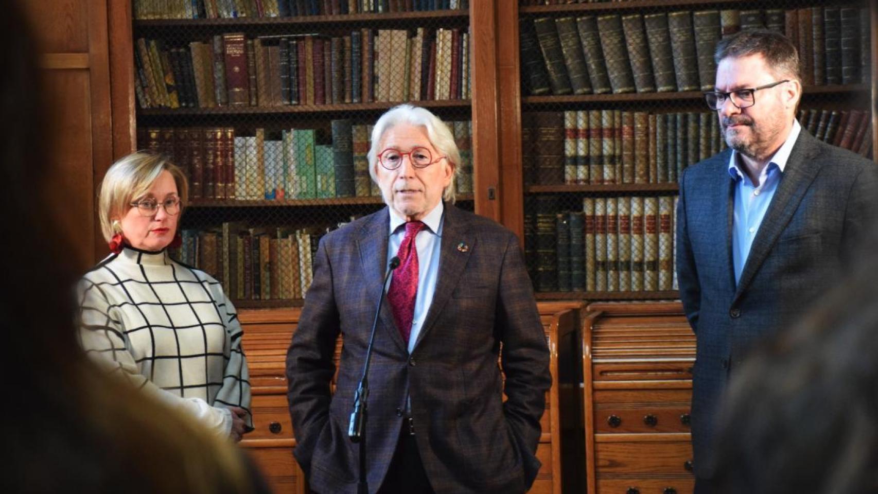 La vicepresidenta de Foment del Treball, Virginia Guida; el presidente, Josep Sánchez Llibre, y el presidente de la Cámara de Contratistas, Lluís Moreno