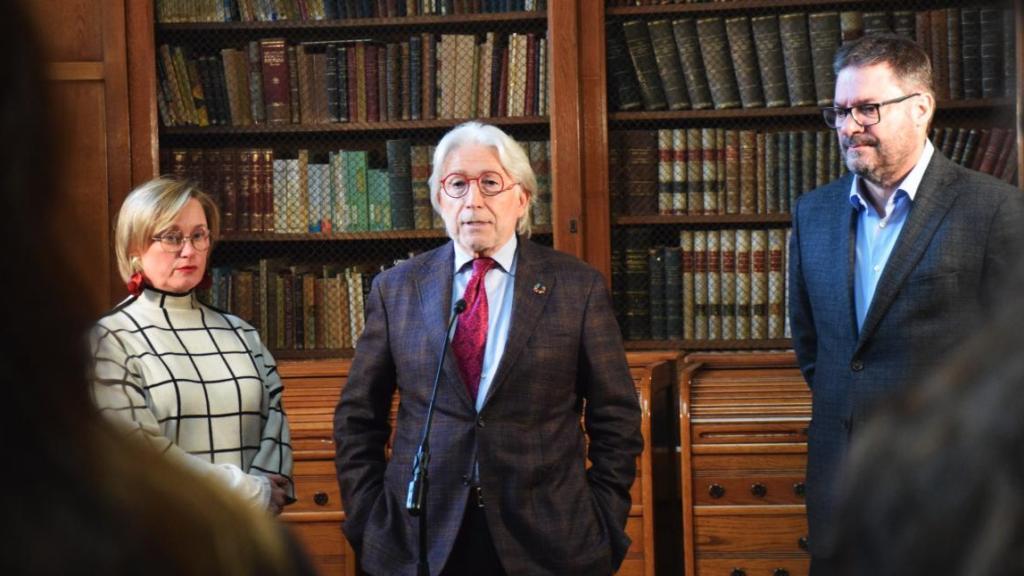 La vicepresidenta de Foment del Treball, Virginia Guida; el presidente, Josep Sánchez Llibre, y el presidente de la Cámara de Contratistas, Lluís Moreno