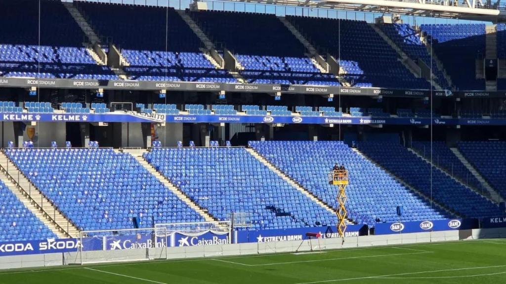 El Espanyol redes en las gradas de Cornellà-El Prat para frenar el lanzamiento de 'ratas'