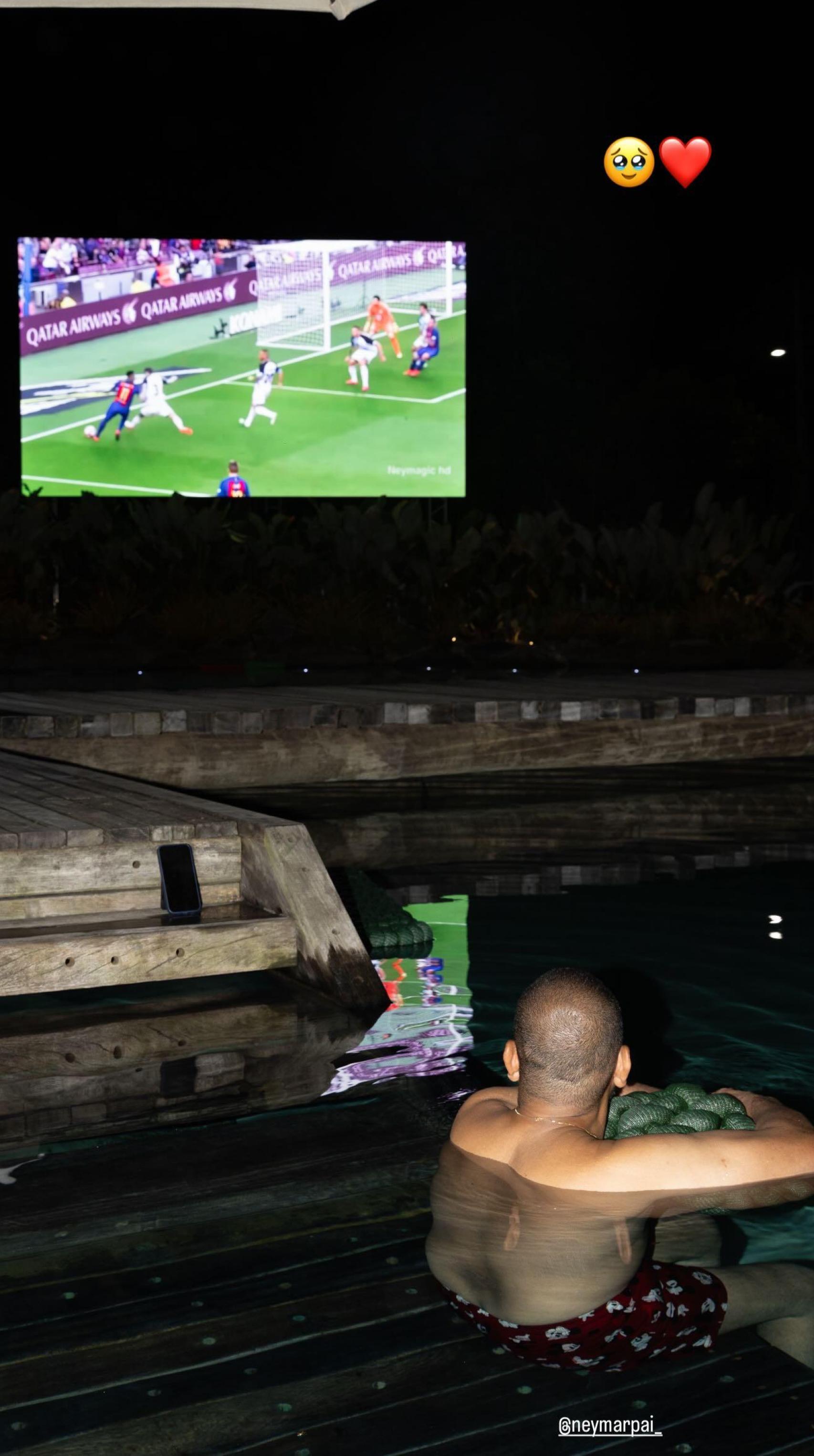 'Story' de Neymar en la que se ve su padre mirando los highlights de su hijo en el Barça