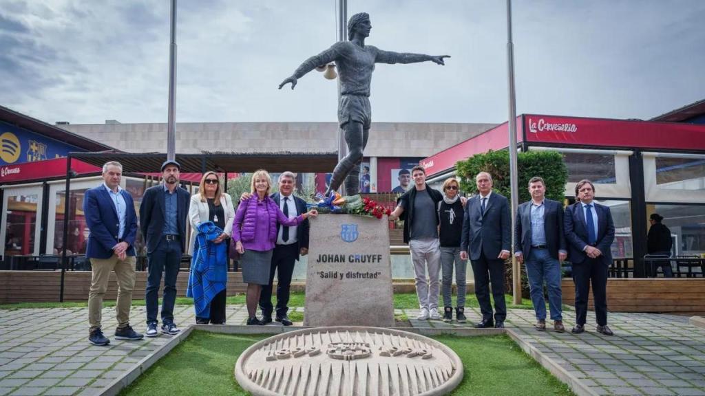 L'estàtua de Johan Cruyff al Camp Nou