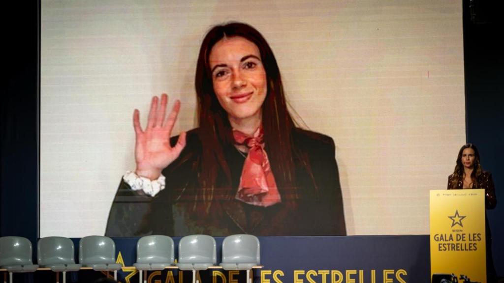 Aitana Bonmatí rep el premi a millor futbolista catalana de l'any per videoconferència