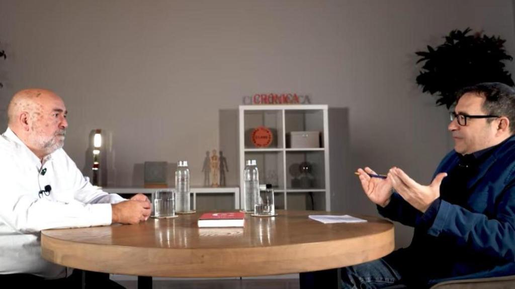 Xavier Salvador, entrevistado por Alejandro Tercero, en la sede de Crónica Global