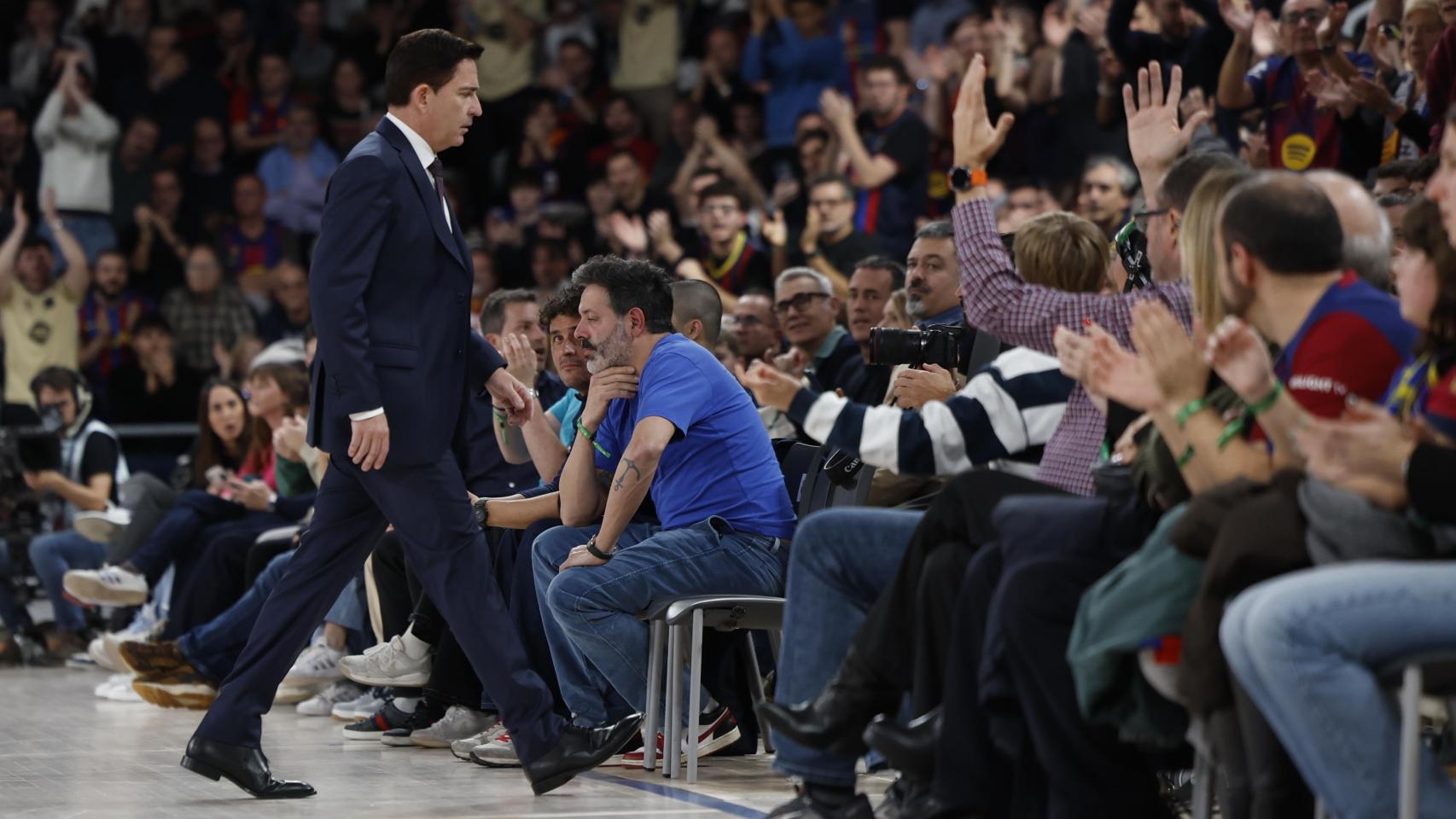Xavi Pascual abandona la pista, expulsado durante el Barça de basket-Mónaco