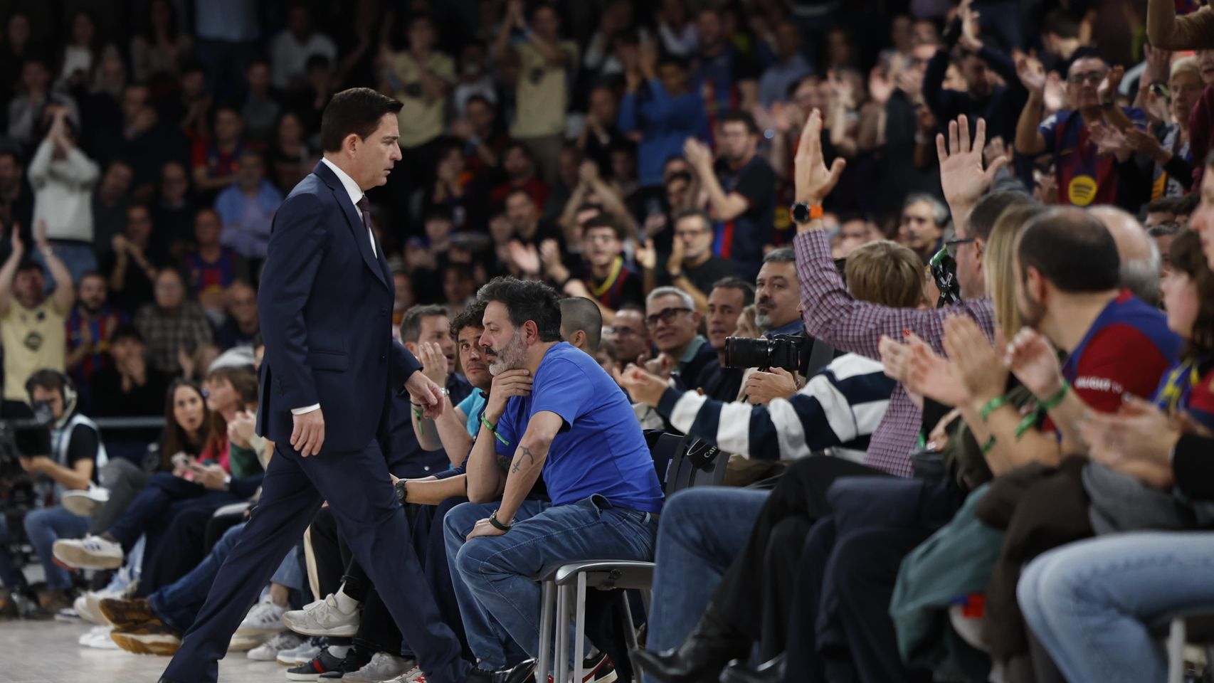 Xavi Pascual abandona la pista, expulsado durante el Barça de basket-Mónaco