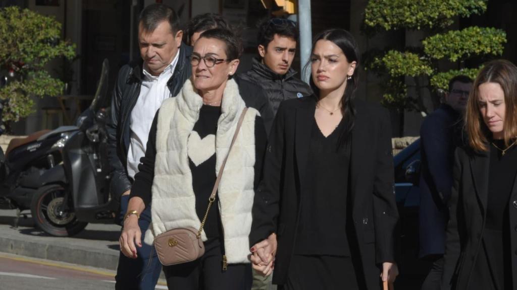 Sol Daurella y su hija, a su llegada al funeral de Carles Vilarrubí