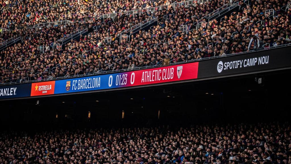 La grada del Nou Camp Nou el dia del seu debut oficial a La Lliga