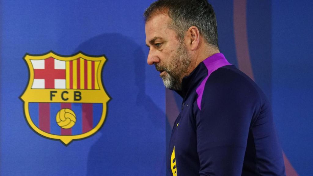 Hansi Flick, antes de atender a los medios de comunicación en la previa del Espanyol-Barça