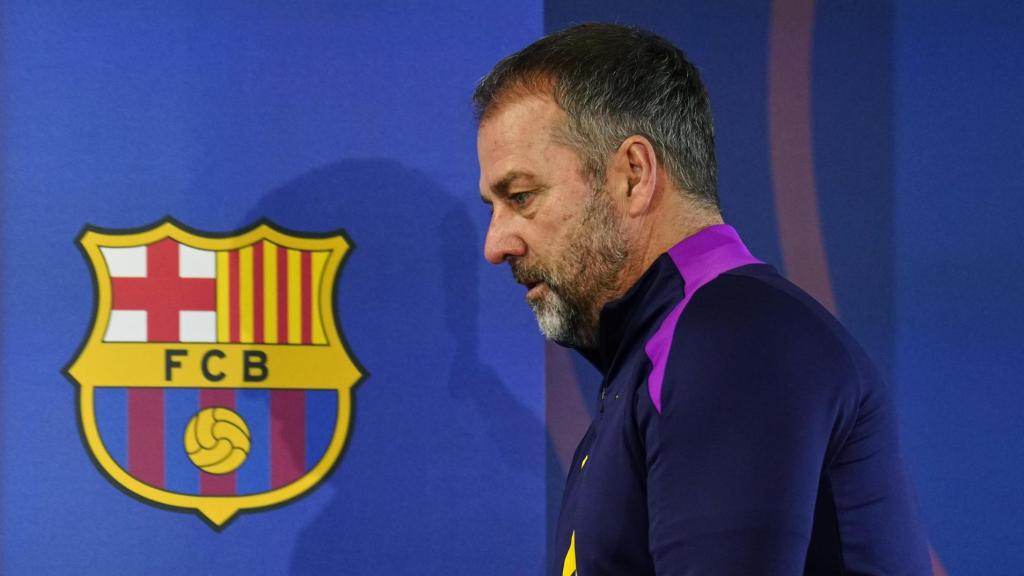 Hansi Flick, antes de atender a los medios de comunicación en la previa del Espanyol-Barça