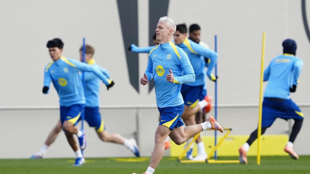 Dani Olmo, en el entrenamiento del Barça previo al derbi contra el RCD Espanyol