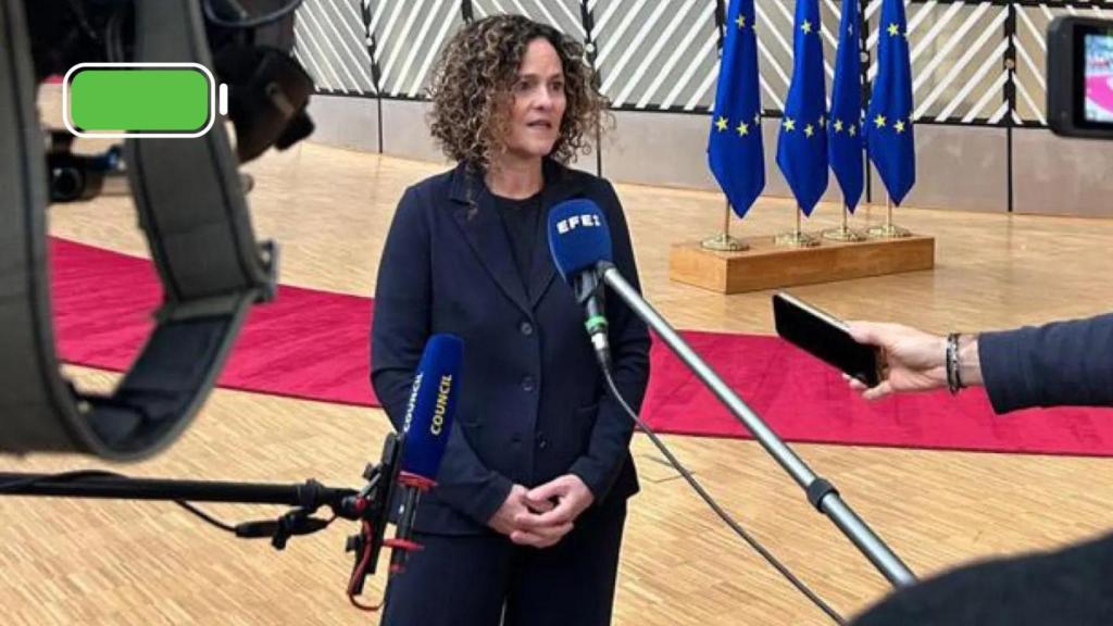 La 'consellera' de Cultura, Sònia Hernàndez, en un contacto con los medios