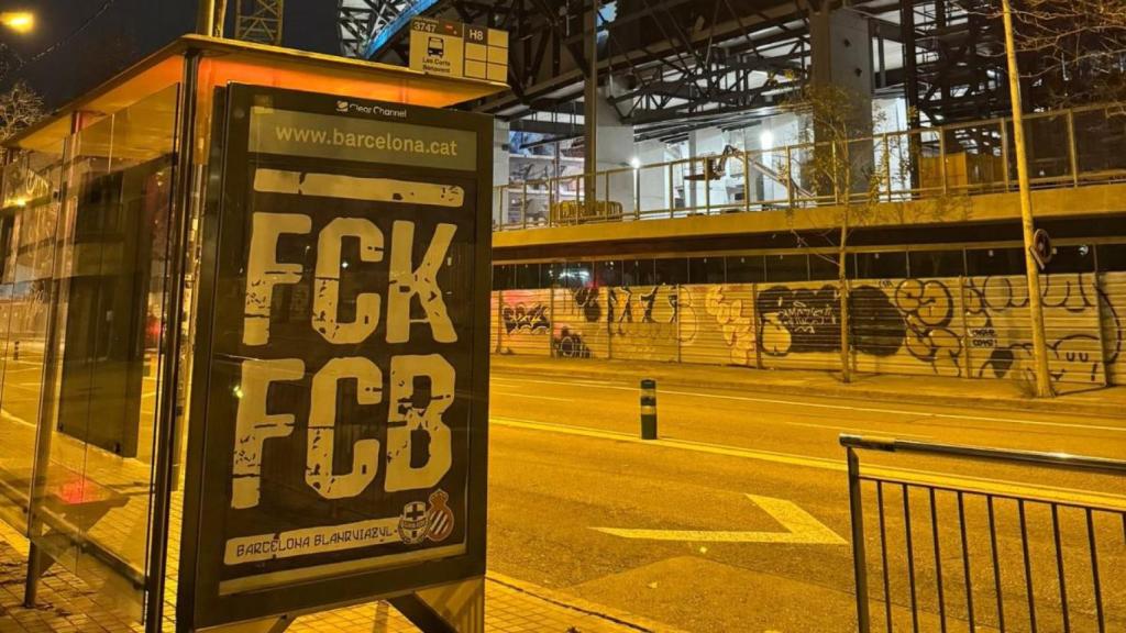 Los carteles de la Curva RCDE contra el Barça para el día del derbi catalán