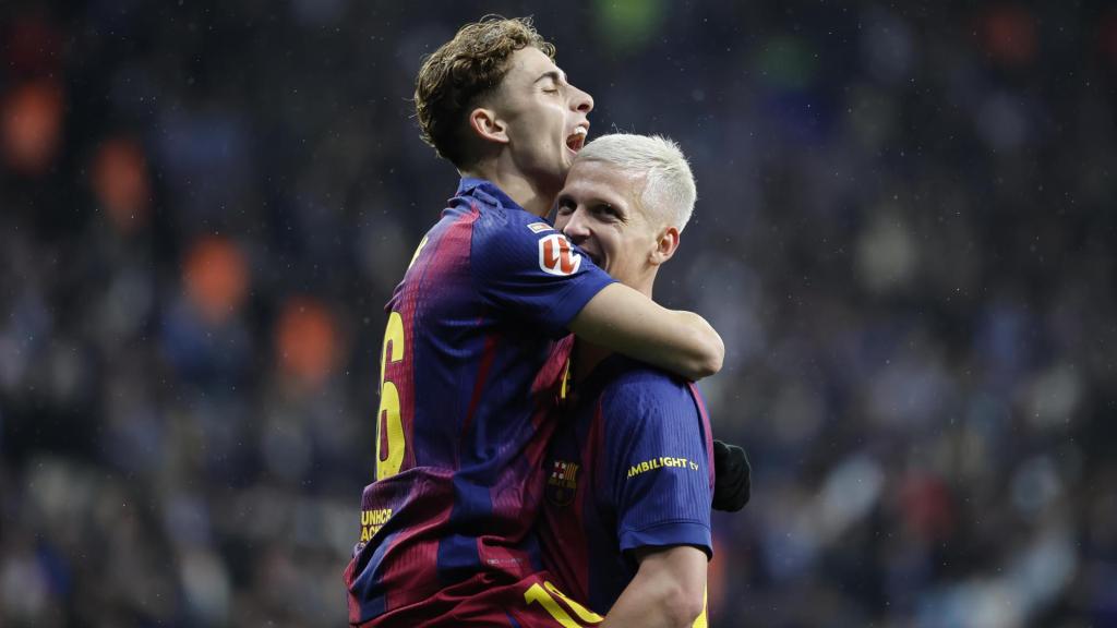Fermín i Dani Olmo celebren el primer gol del Barça a l'Espanyol
