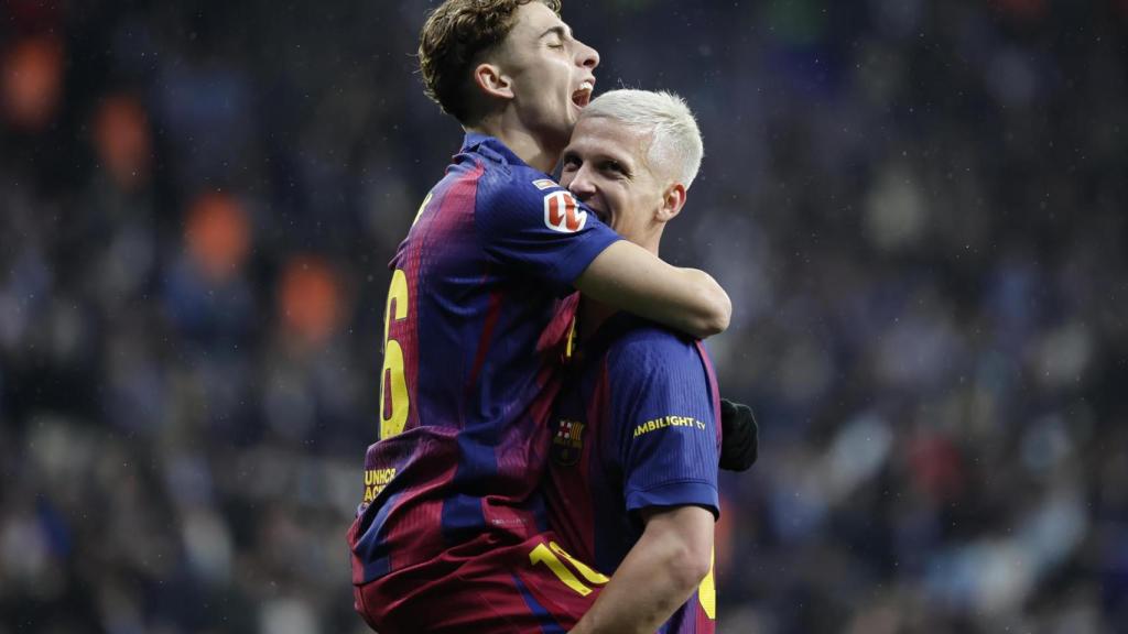 Fermín y Dani Olmo celebran el primer gol del Barça al Espanyol
