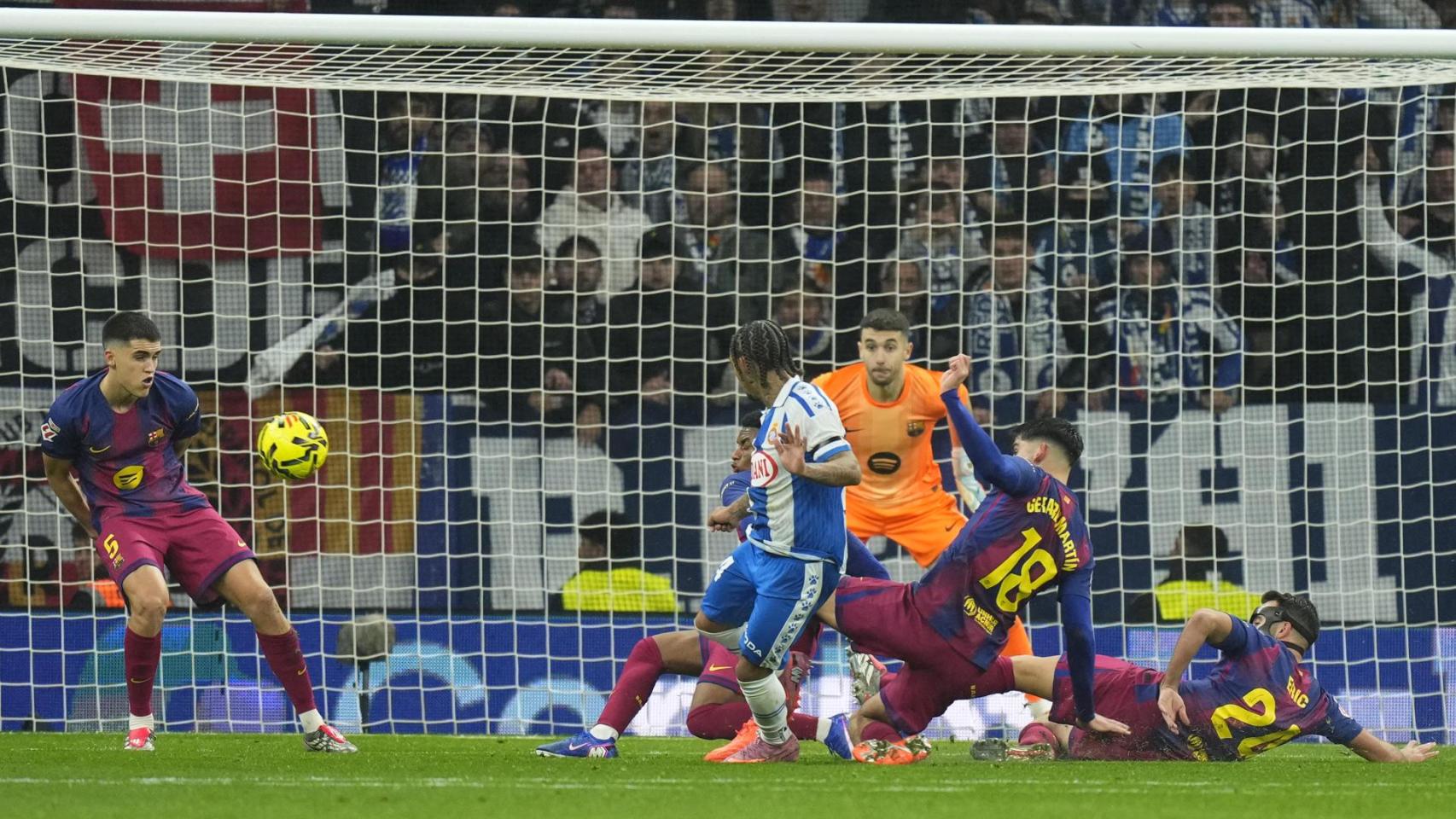 Dolan dispara a portería