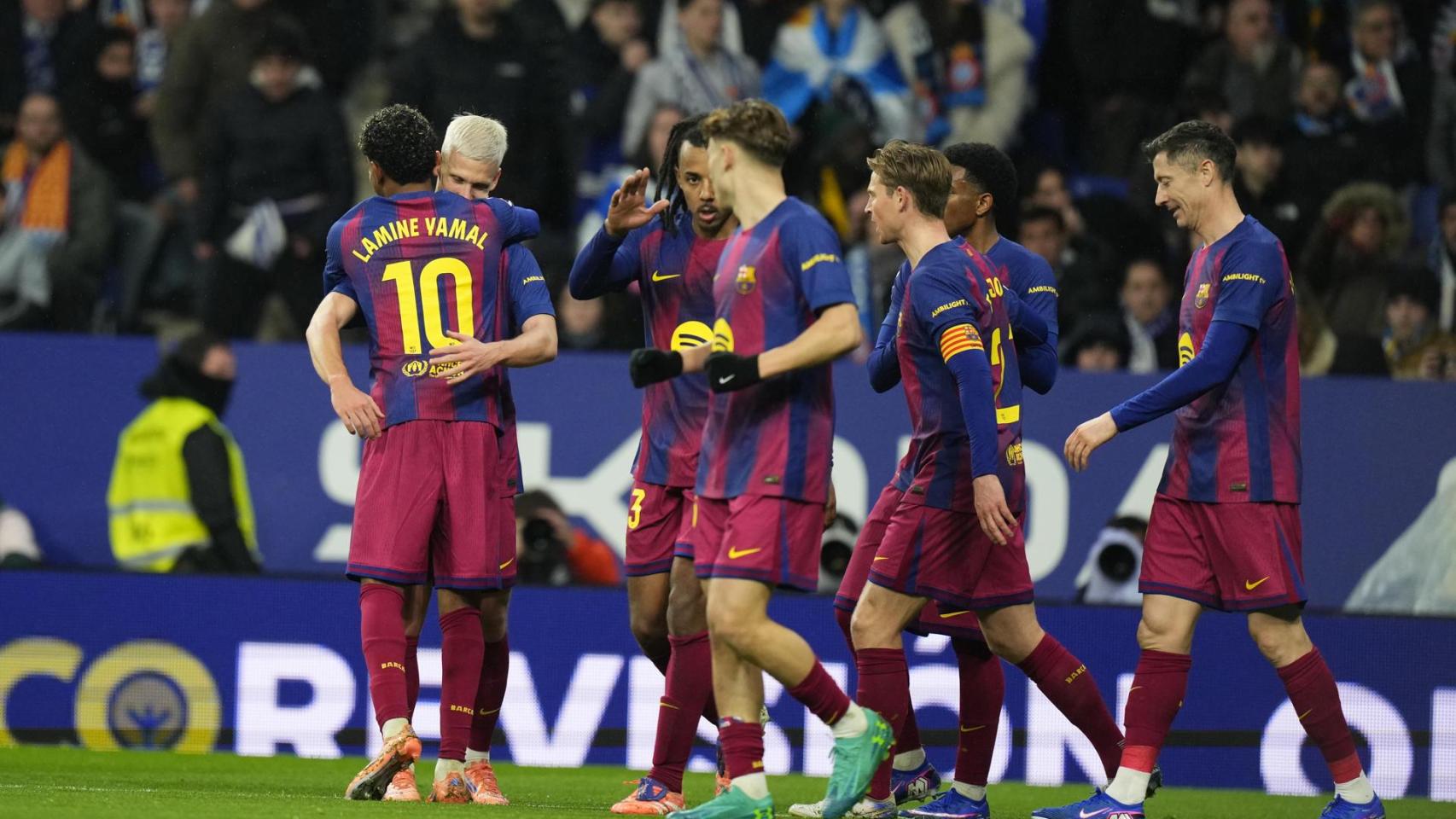 Joan García frustra a un Espanyol superior y el Barça gana en su estadio fetiche con goles de Olmo y Lewandowski