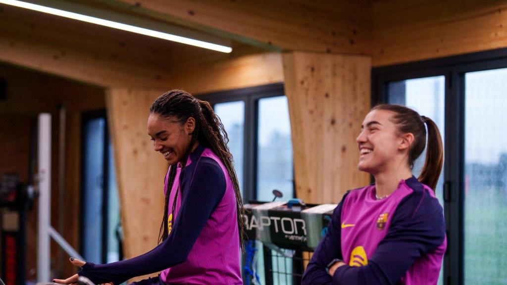 Salma Paralluelo y Patri Guijarro se ejercitan en el gimnasio a la vuelta de las vacaciones de Navidad