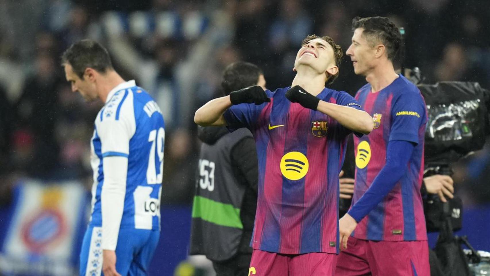 Los jugadores del Barça, eufóricos tras ganar al Espanyol