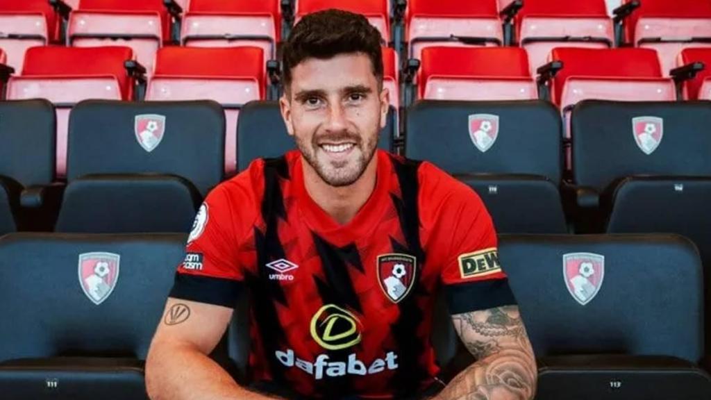 Marco Senesi, amb la samarreta del Bournemouth