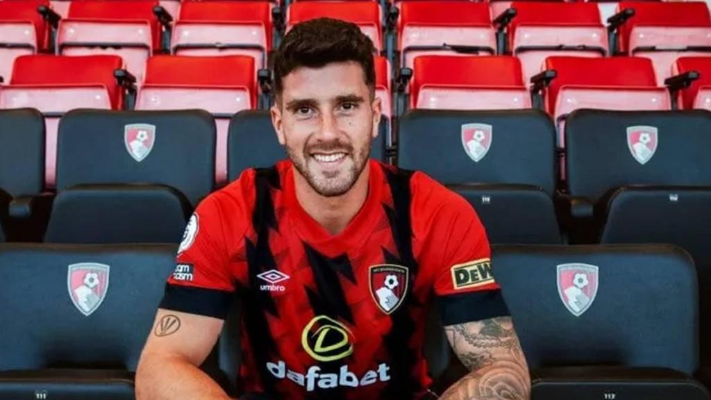 Marco Senesi, amb la samarreta del Bournemouth