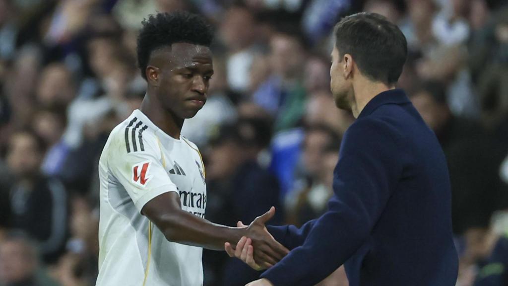 Vinicius Jr marxa substituït, capcot davant els xiulets del Santiago Bernabéu en el Reial Madrid-Real Betis Balompié