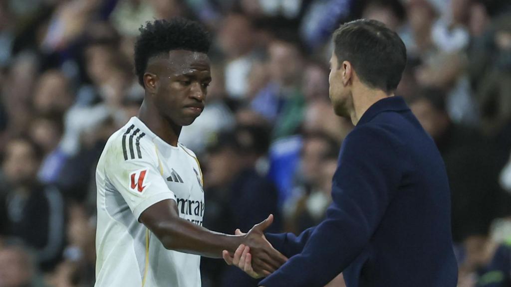 Vinicius Jr se'n va substituït, capcot davant els xiulets del Santiago Bernabéu en el Reial Madrid-Reial Betis Balompié