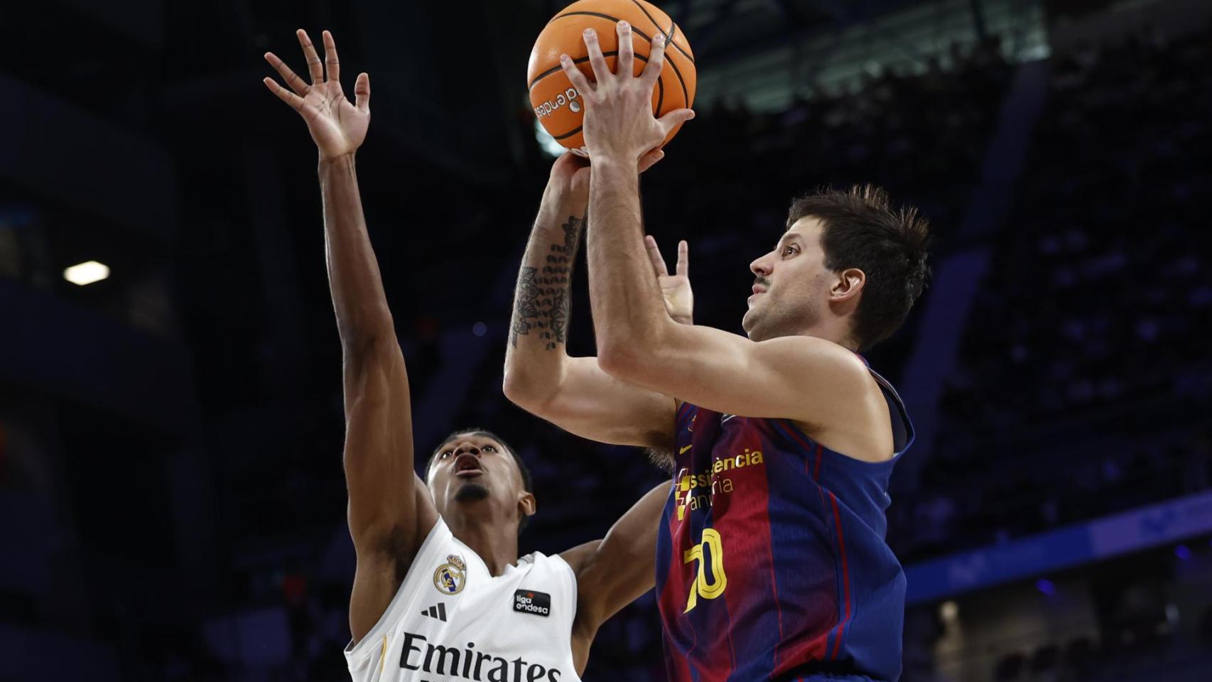 Laprovittola lanza a canasta contra el Real Madrid