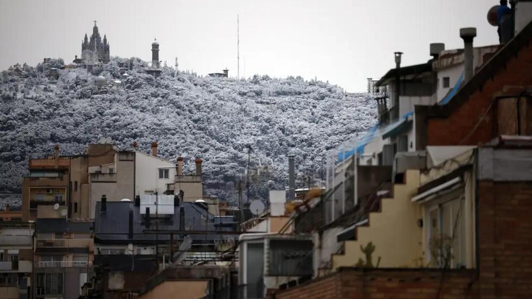 Nieve en el Tibidabo de Barcelona y otras zonas de Cataluña