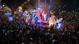 Carrozas durante la Cabalgata de los Reyes Magos de 2025 en Barcelona