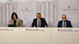 (i-d) El secretario de Trabajo, Paco Ramos; el conseller de Empresa y Trabajo, Miquel Sàmper, y la responsable del Observatori de Treball i Model Productiu, Manuela Redondo