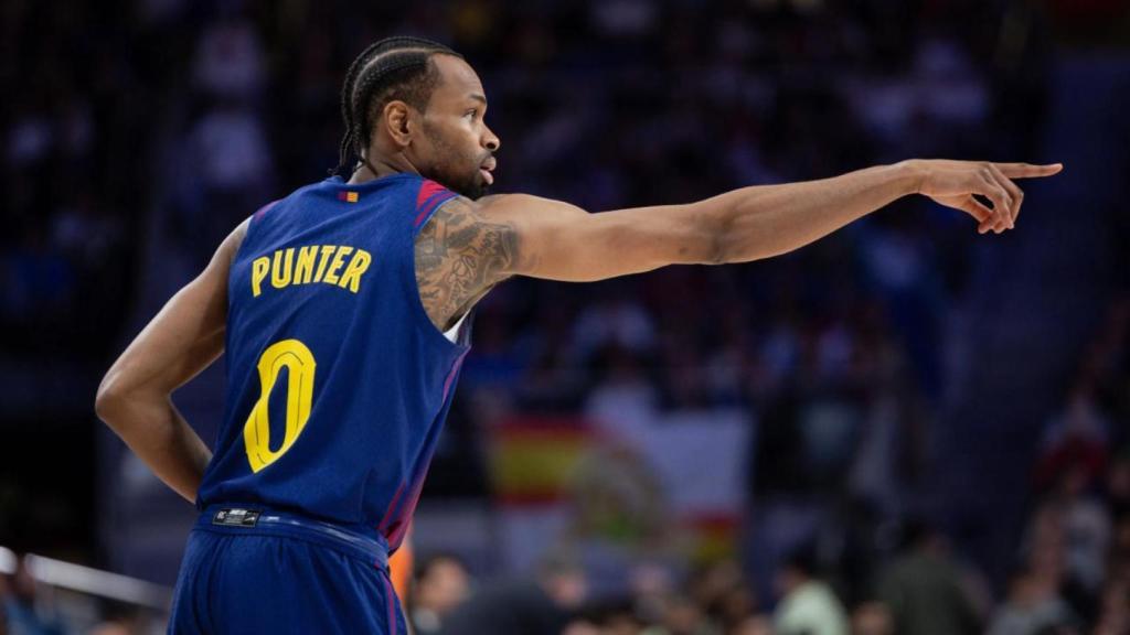 Kevin Punter da indicaciones en el clásico Real Madrid-Barça de basket
