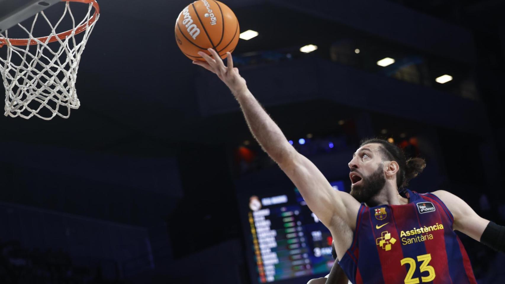 Shengelia lanza a canasta ante el Real Madrid