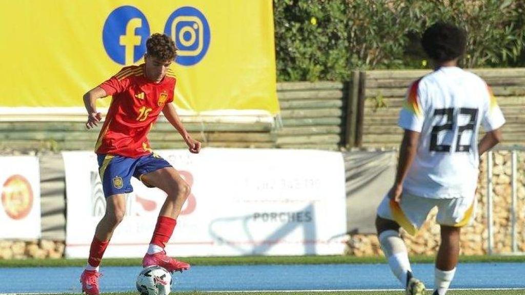 Roberto Rosado, en un partido con la selección española sub-17